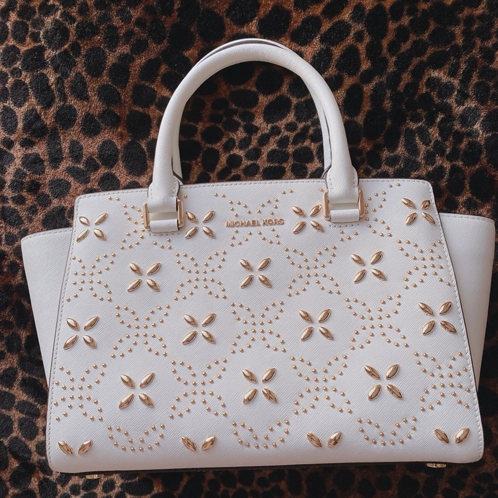 Handbags - Picture 4 of 4